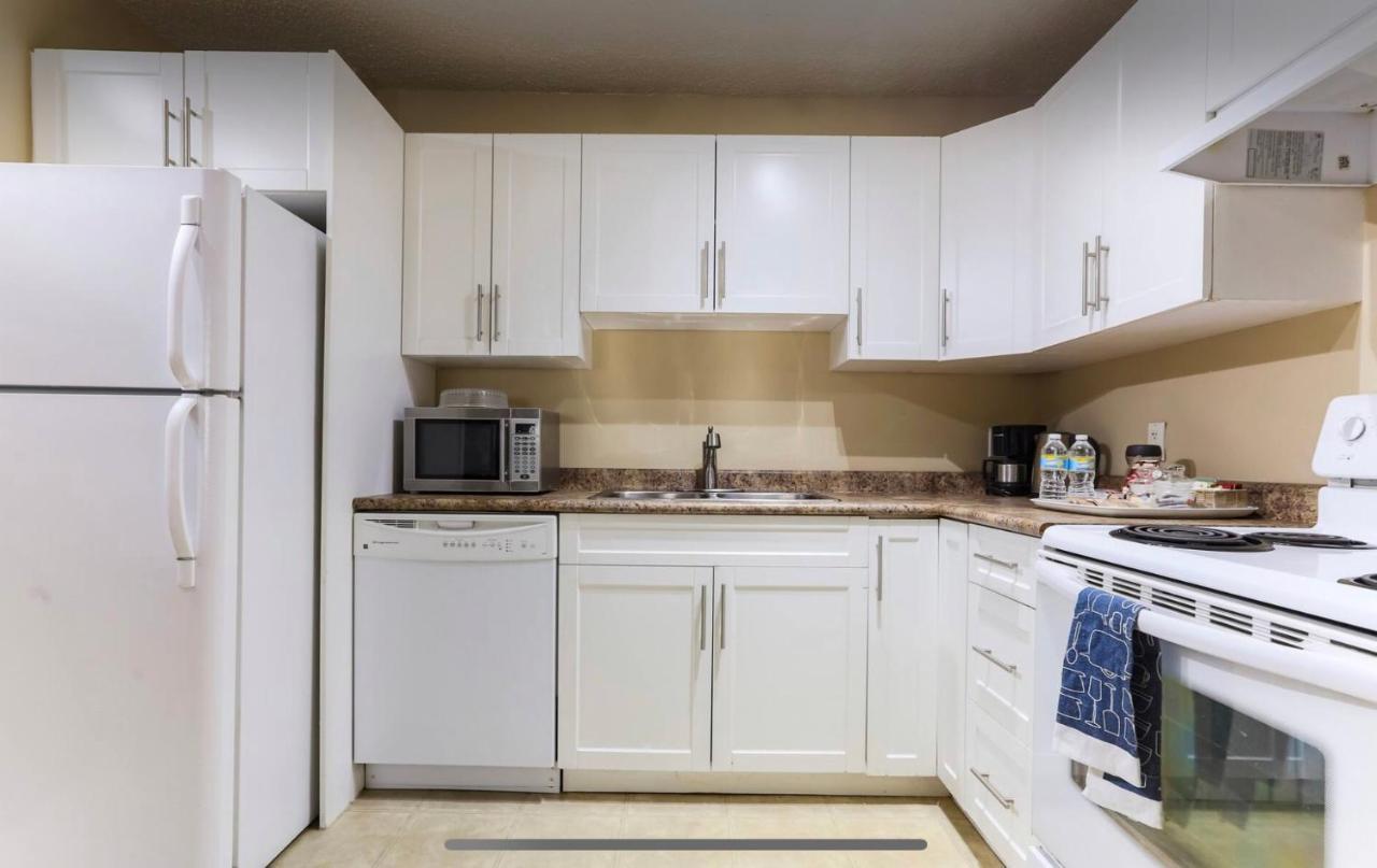 Downtown River Valley Bachelor Suite Condo, Non Smoking, 12 Inches Queen Bed, Beautiful Minimalist, Very Convenient Every Where Edmonton Exterior foto